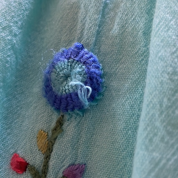 Embroidered Designs short sleeve floral blouse - Picture 9 of 10